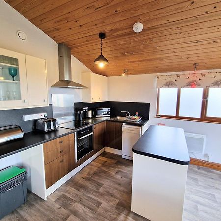 Villa Ochil 8 With Private Hot Tub - Fife - Loch Leven - Lomond Hills Kelty Exterior foto
