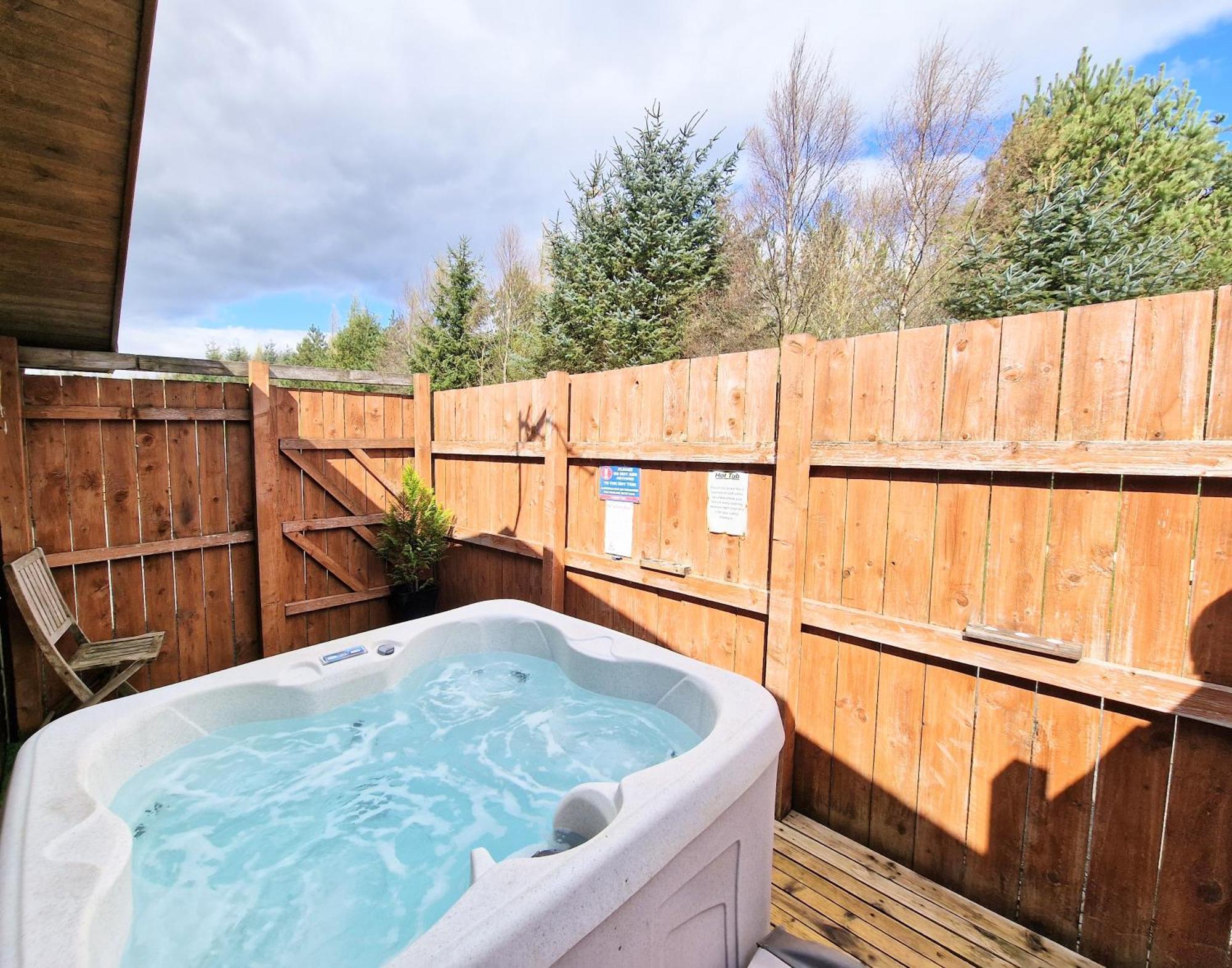 Villa Ochil 8 With Private Hot Tub - Fife - Loch Leven - Lomond Hills Kelty Exterior foto